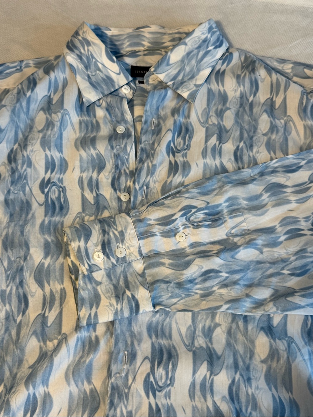 Title:
Jhane Barnes XXL Blue Abstract Watercolor Print Button Down  Tapered Fit